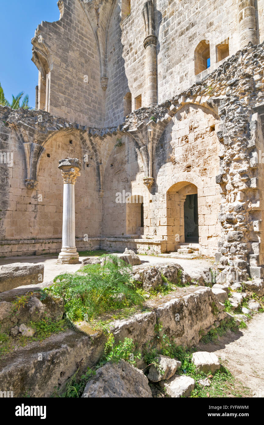 NORTH CYPRUS BELLAPAIS MONASTERY OR ABBEY BYZANTINE COLUMN STANDING IN REMAINS OF CHAPTER HOUSE Stock Photo