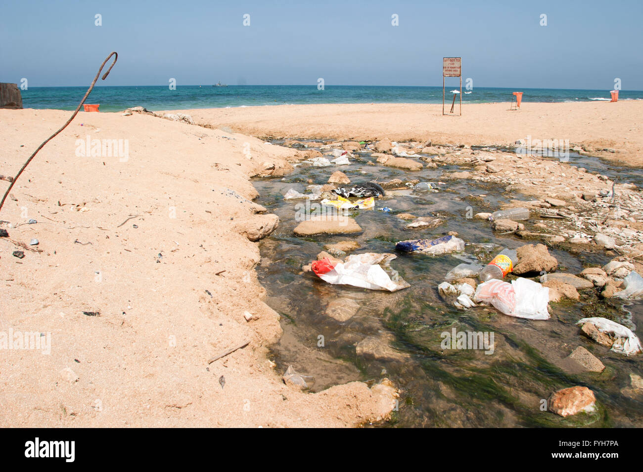 https://c8.alamy.com/comp/FYH7PA/garbage-and-waste-left-by-holiday-makers-on-a-beach-photographed-in-FYH7PA.jpg