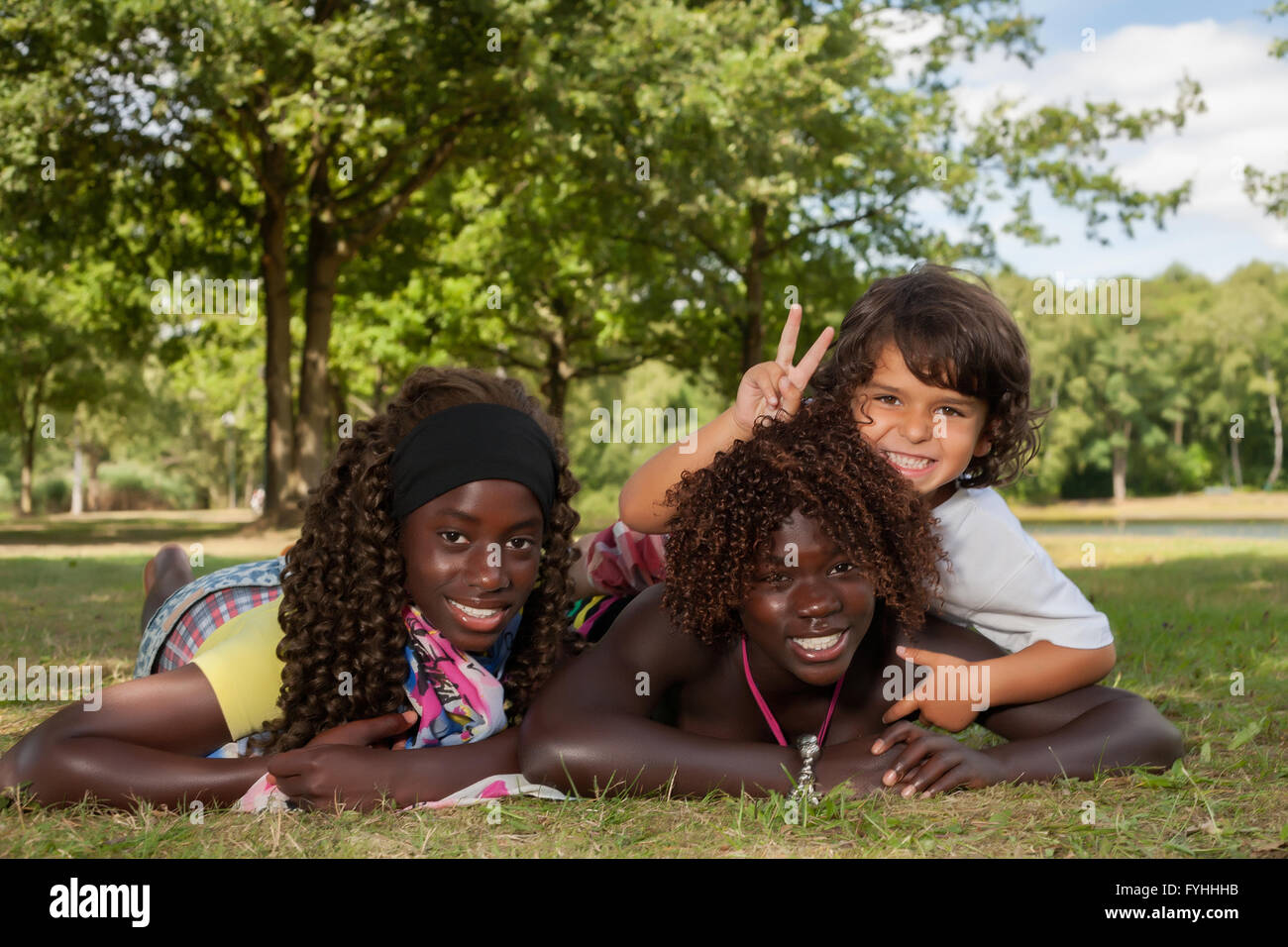 Multi ethnic group of children hi-res stock photography and images - Alamy