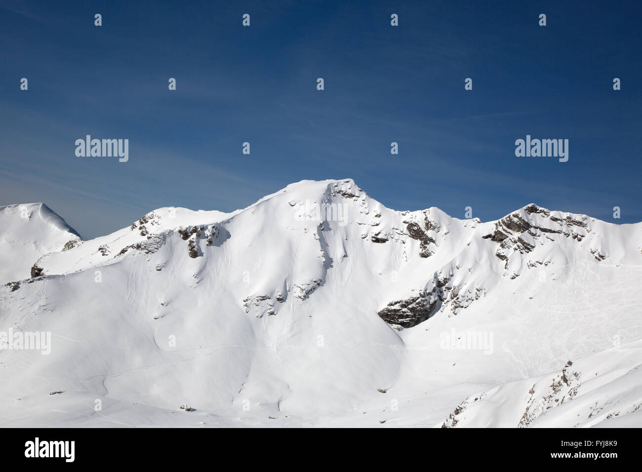 Weiße Berge Alpen mit Schnee im Winter Stock Photo - Alamy