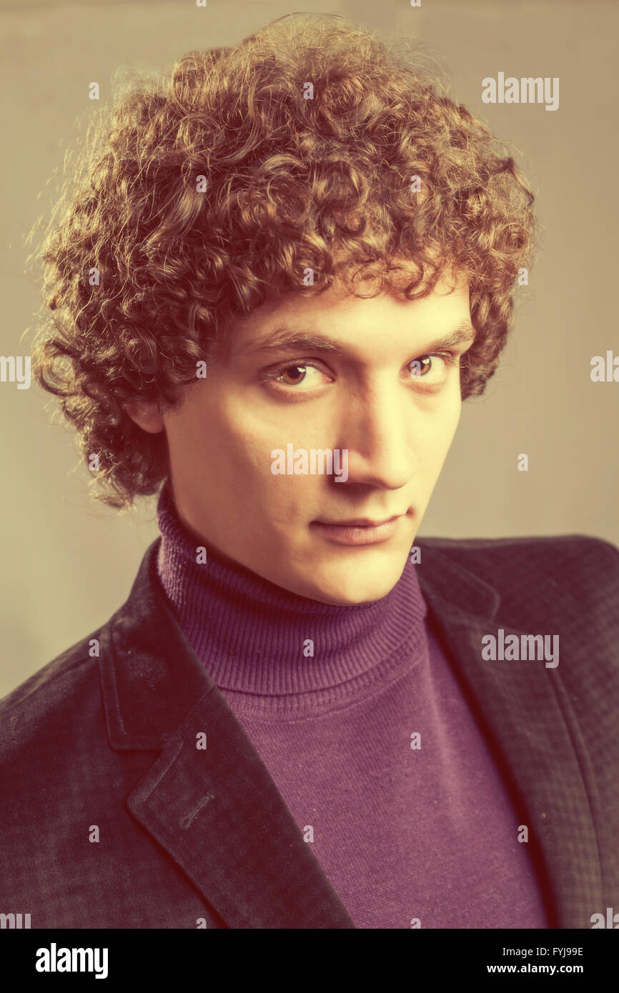 Detailed portrait of a young caucasian guy with curly hair Stock Photo - Alamy Detailed portrait of a young caucasian guy with curly hair Stock Photo - Alamy