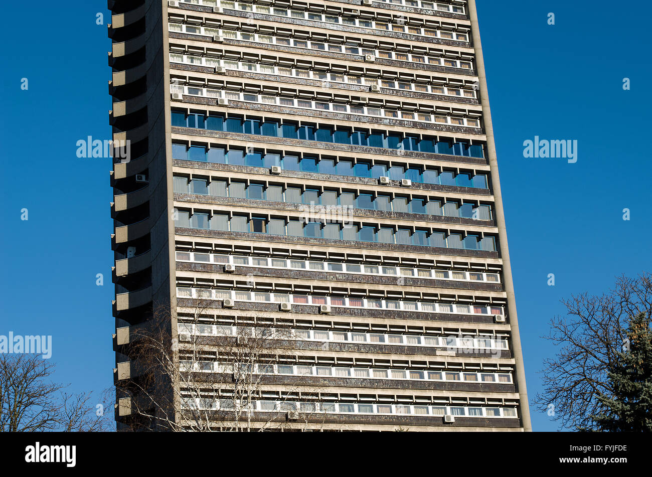Large school building parking hi-res stock photography and images - Alamy