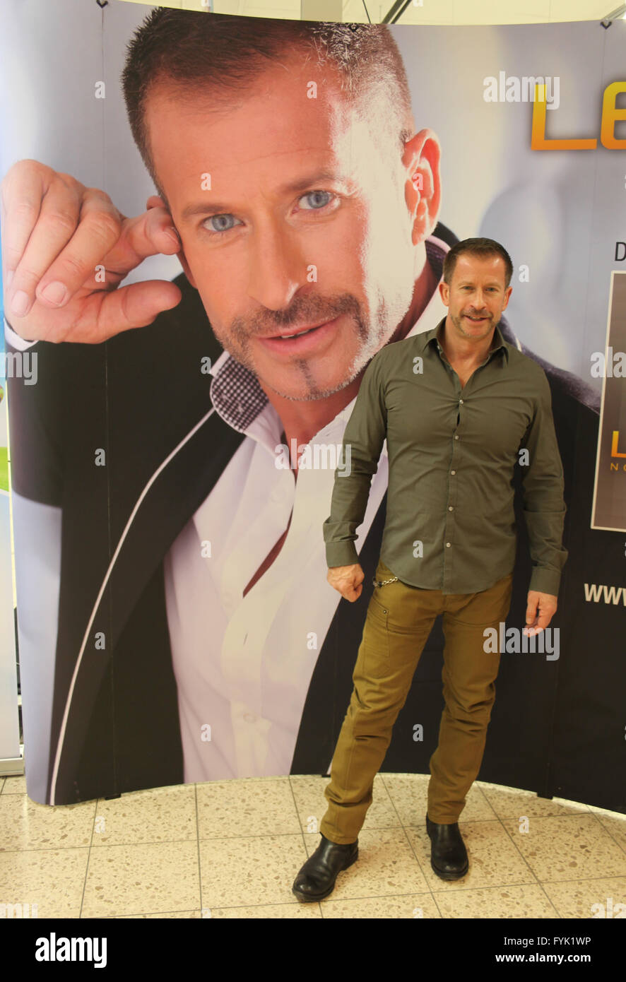 Singer Leonard Stock Photo - Alamy