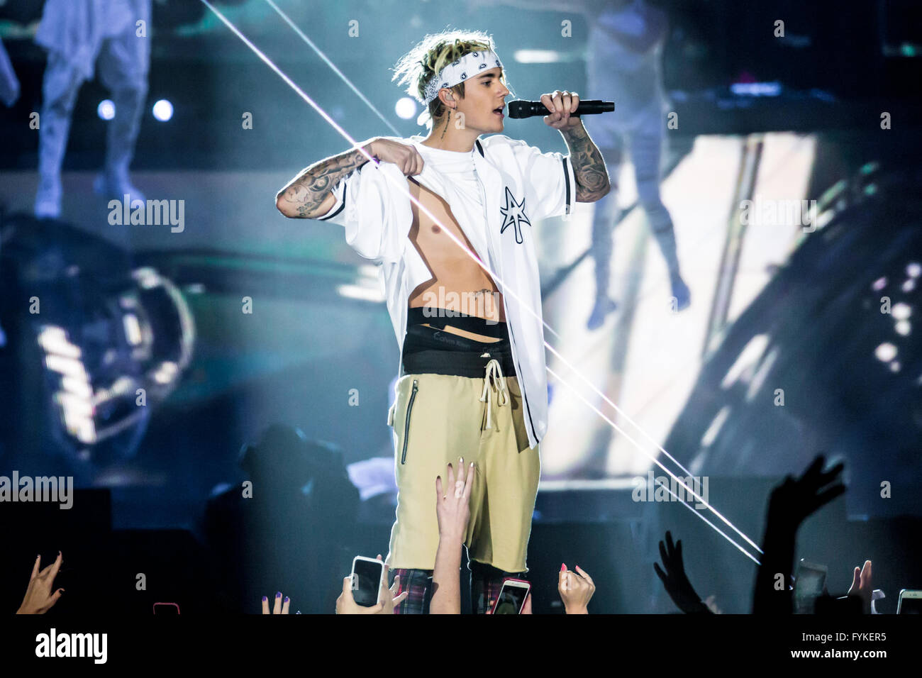 Auburn Hills Michigan Usa 25th Apr 16 Justin Bieber Performing Stock Photo Alamy Auburn Hills Michigan Usa 25th Apr 16 Justin Bieber Performing Stock Photo Alamy