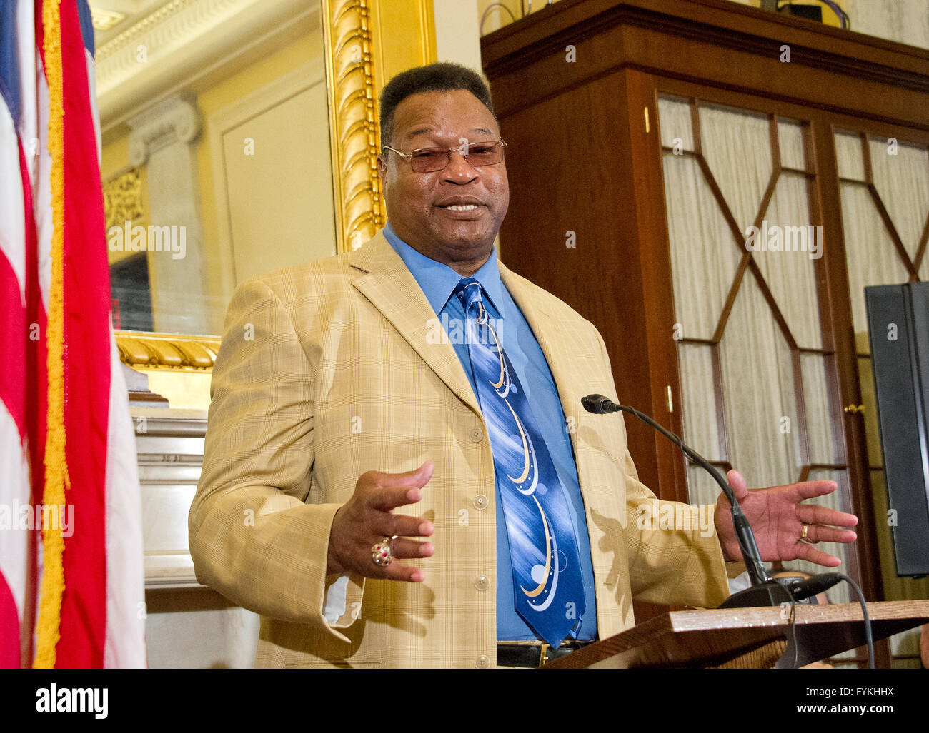 Larry holmes hi-res stock photography and images - Alamy