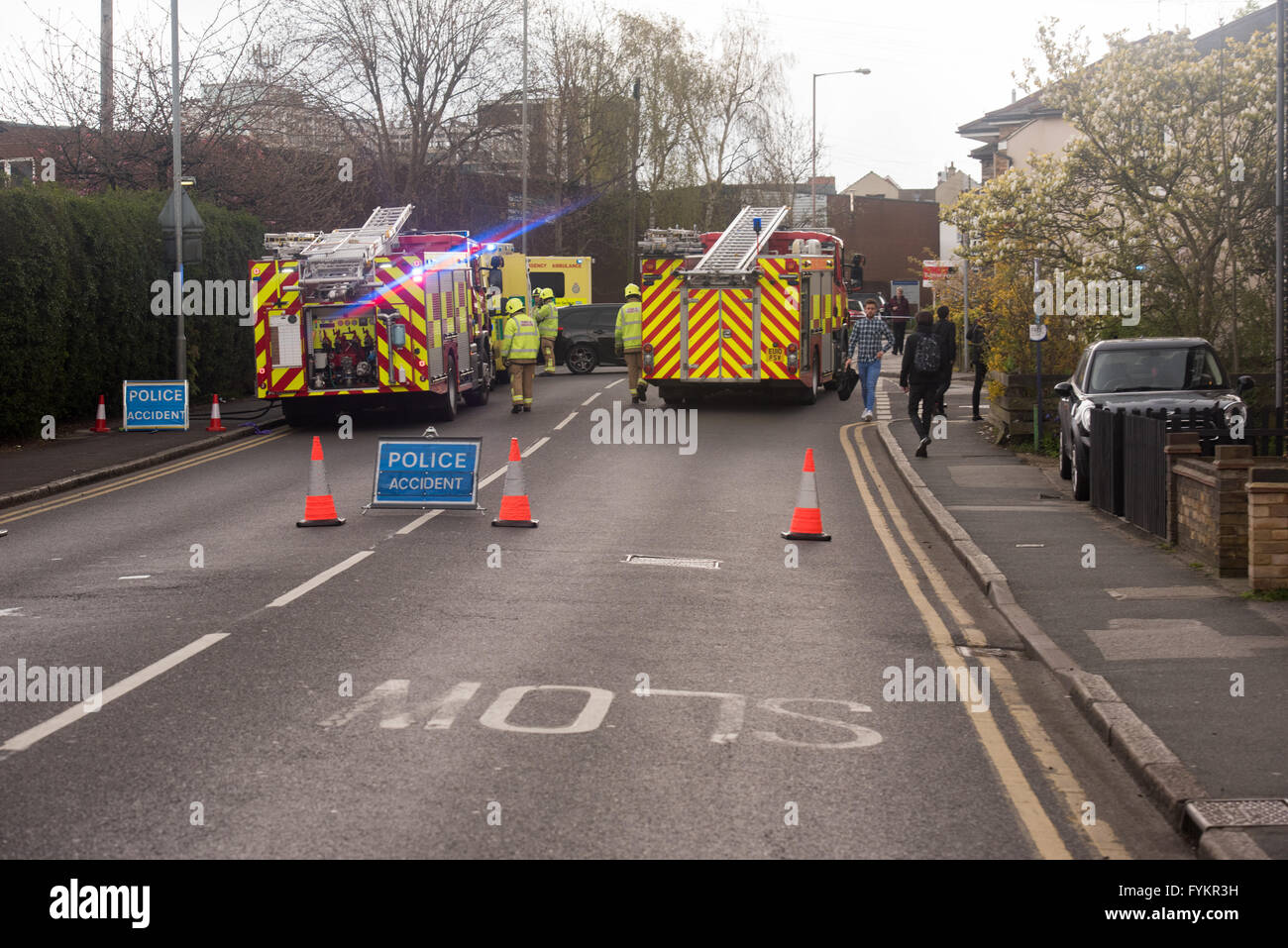 Brentwood, Essex, 27th April 2016, Essex Fire and Rescue service and other emergency services attend a fatal road traffic incident in Brentwood, Essex Credit:  Ian Davidson/Alamy Live News Stock Photo