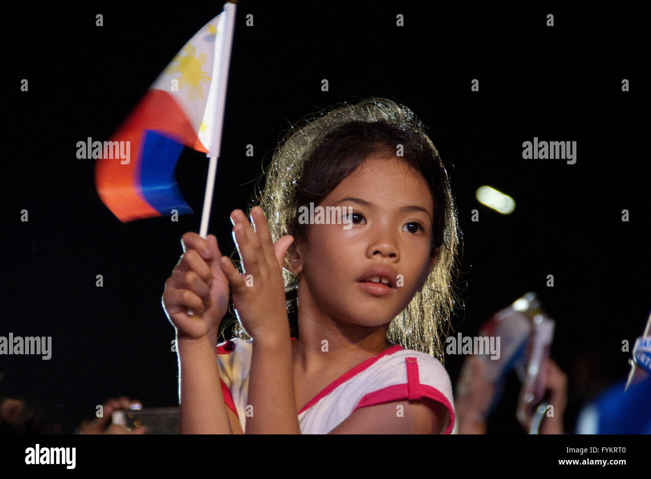 Philippines. 27th Apr, 2016. A young girl claps hers hands while