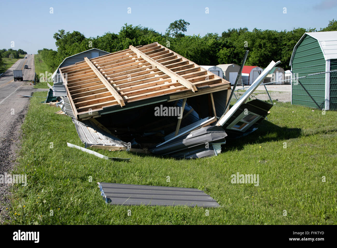 Grayson County, Texas, USA. 27th Apr, 2016. Photo taken on April 27, 2016 shows a damaged house, in Howe, at Grayson County, Texas, United States. One woman was killed and five others were injured after powerful storms and tornadoes lashed out at the southern U.S. states of Texas and Oklahoma starting from Tuesday night, local TV station ABC13 reported on Wednesday. Credit:  Tian Dan/Xinhua/Alamy Live News Stock Photo