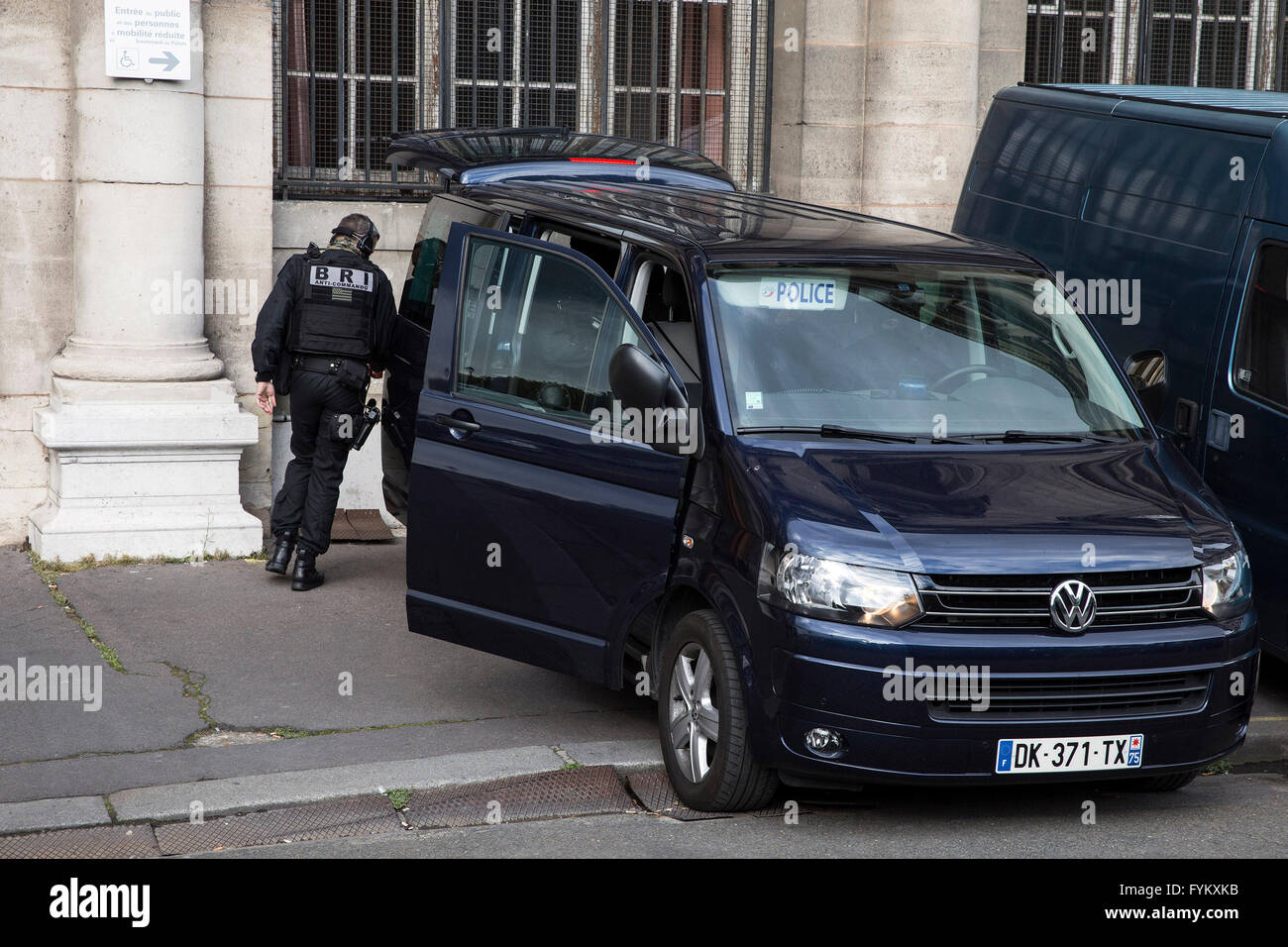 Paris, France. 27th Apr, 2016. A member of French task force unit prepares  to escort Salah Abdeslam from the Justice Palace to the prison of  Fleury-Merogis, in Paris, France, April 27, 2016.