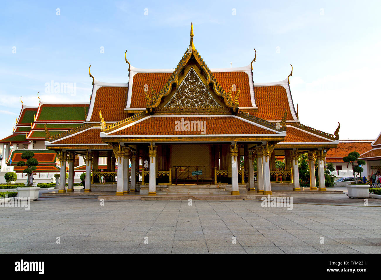 gold temple in bangkok plant Stock Photo - Alamy