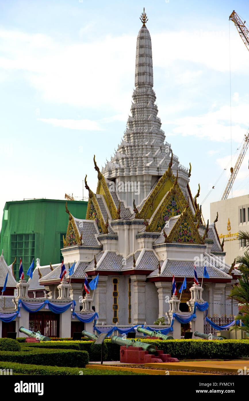 gold temple in bangkok thailand cannon Stock Photo - Alamy