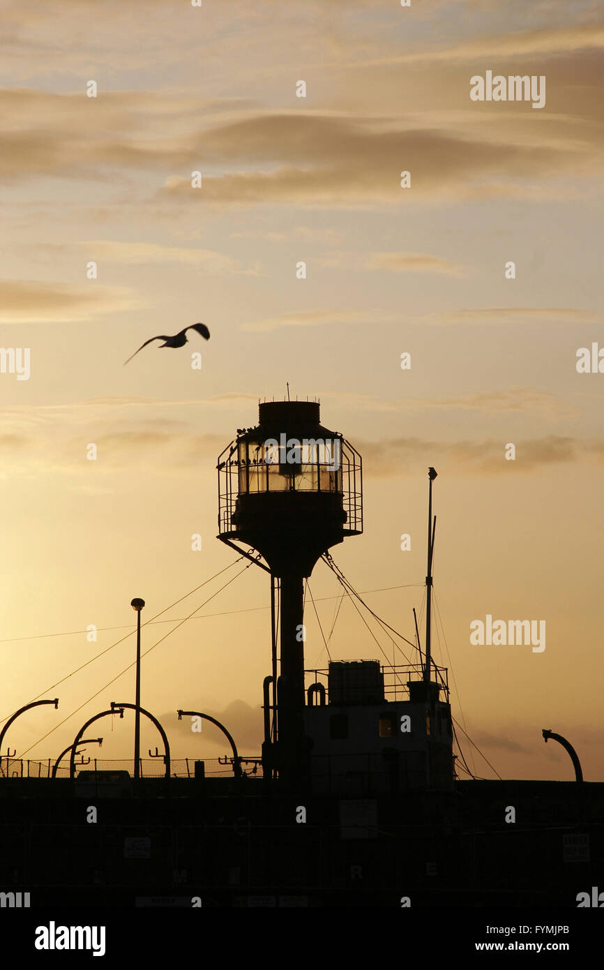 Ship silhouette hi-res stock photography and images - Alamy