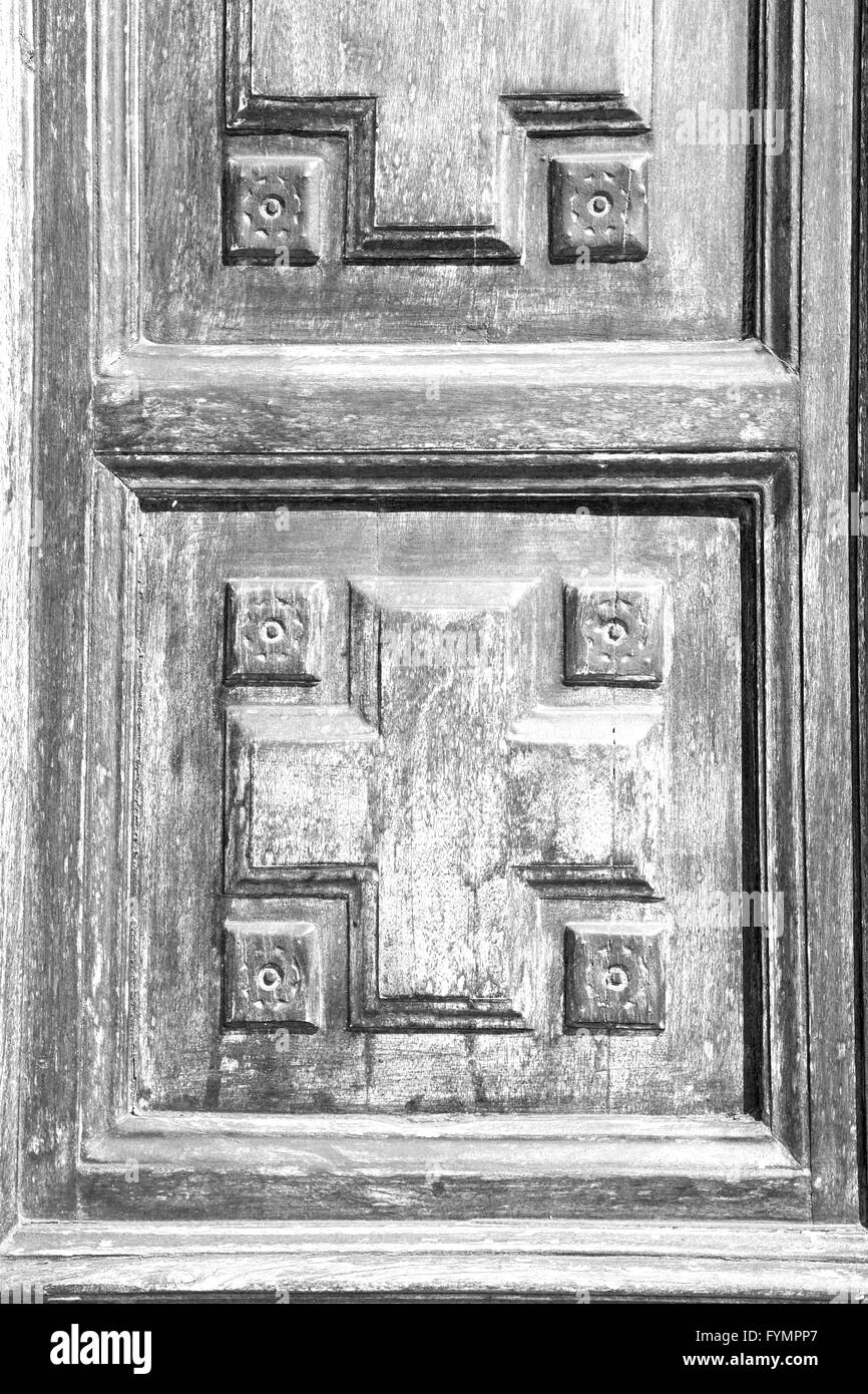 texture of a brown old door in italy europe Stock Photo - Alamy