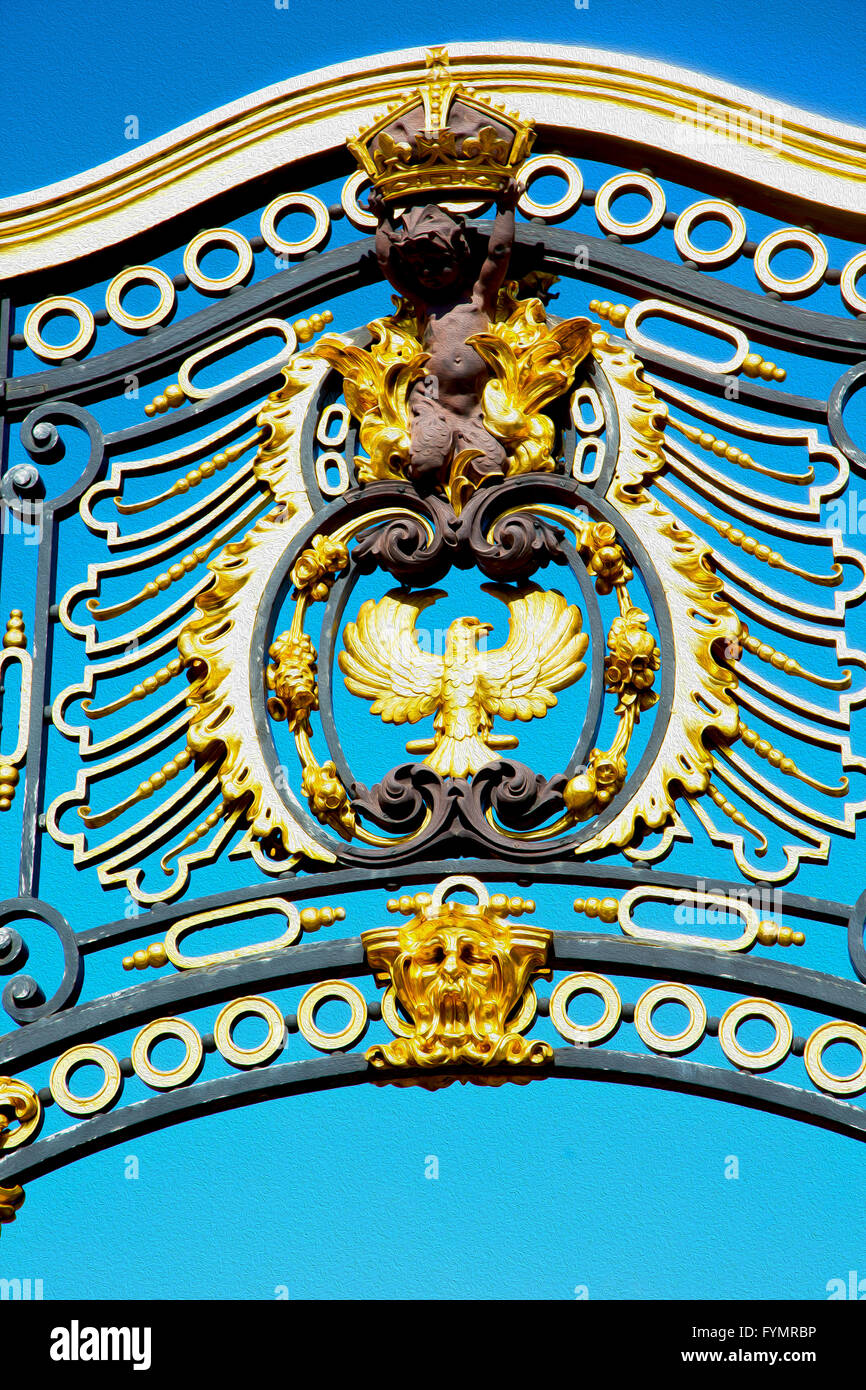 in london england the old metal gate royal palace Stock Photo - Alamy