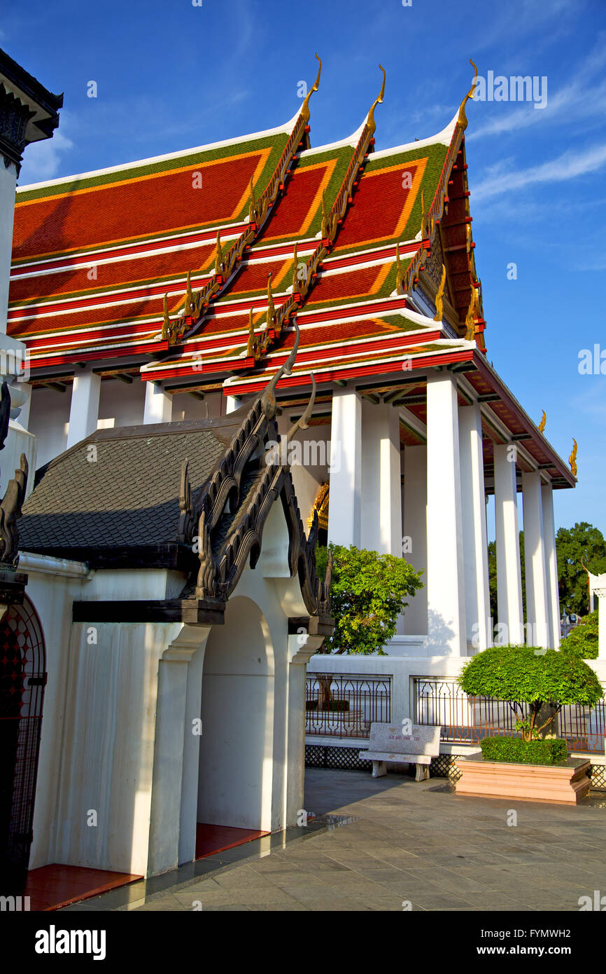 gold temple in bangkok thailand plant Stock Photo - Alamy