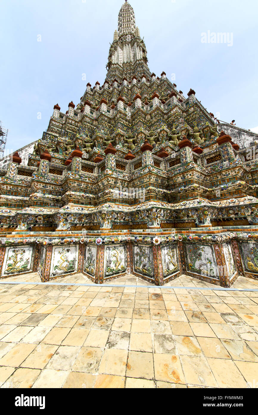 gold temple in bangkok thailand angle Stock Photo - Alamy