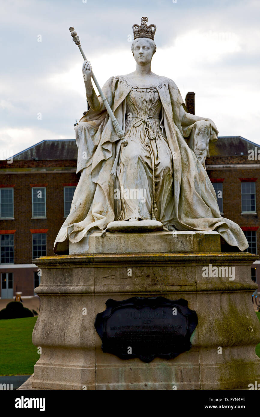 historic marble and statue in england Stock Photo Alamy