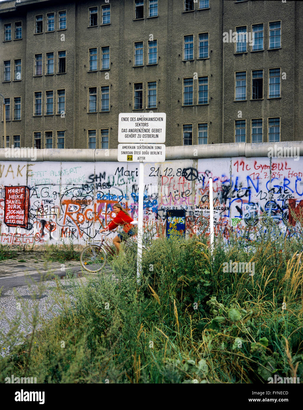 August 1986, Berlin Wall graffitis, warning sign for end of American