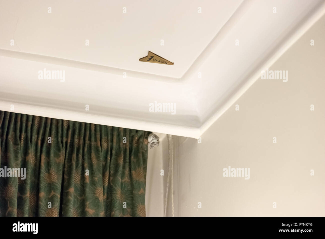 Indication of the direction of Mecca on the ceiling of a hotel room in