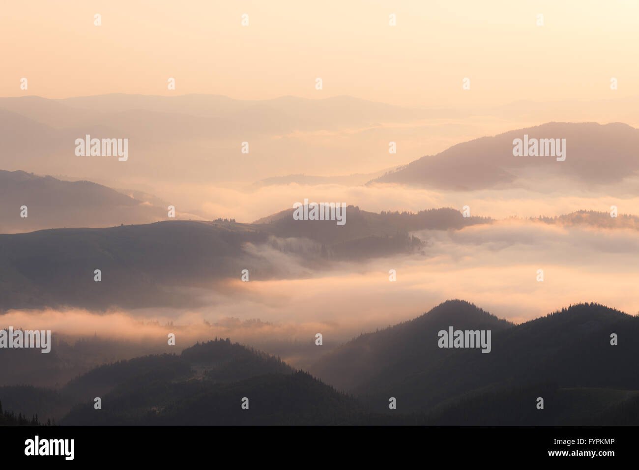 Foggy hills and mountains hi-res stock photography and images - Alamy