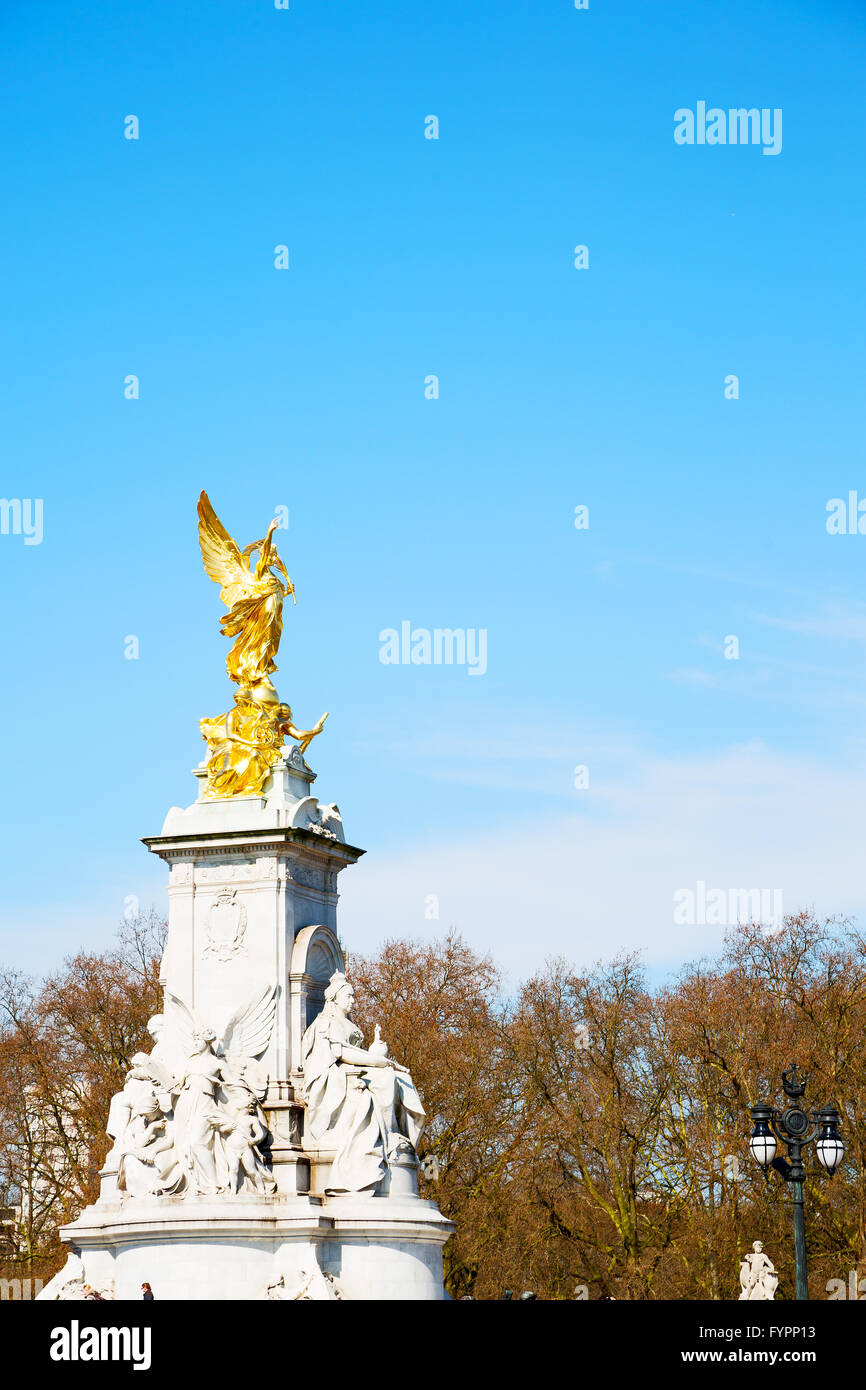 historic marble and statue in london Stock Photo Alamy
