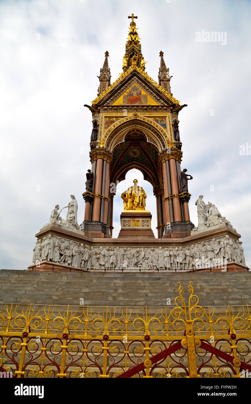 albert monument in london england Stock Photo - Alamy