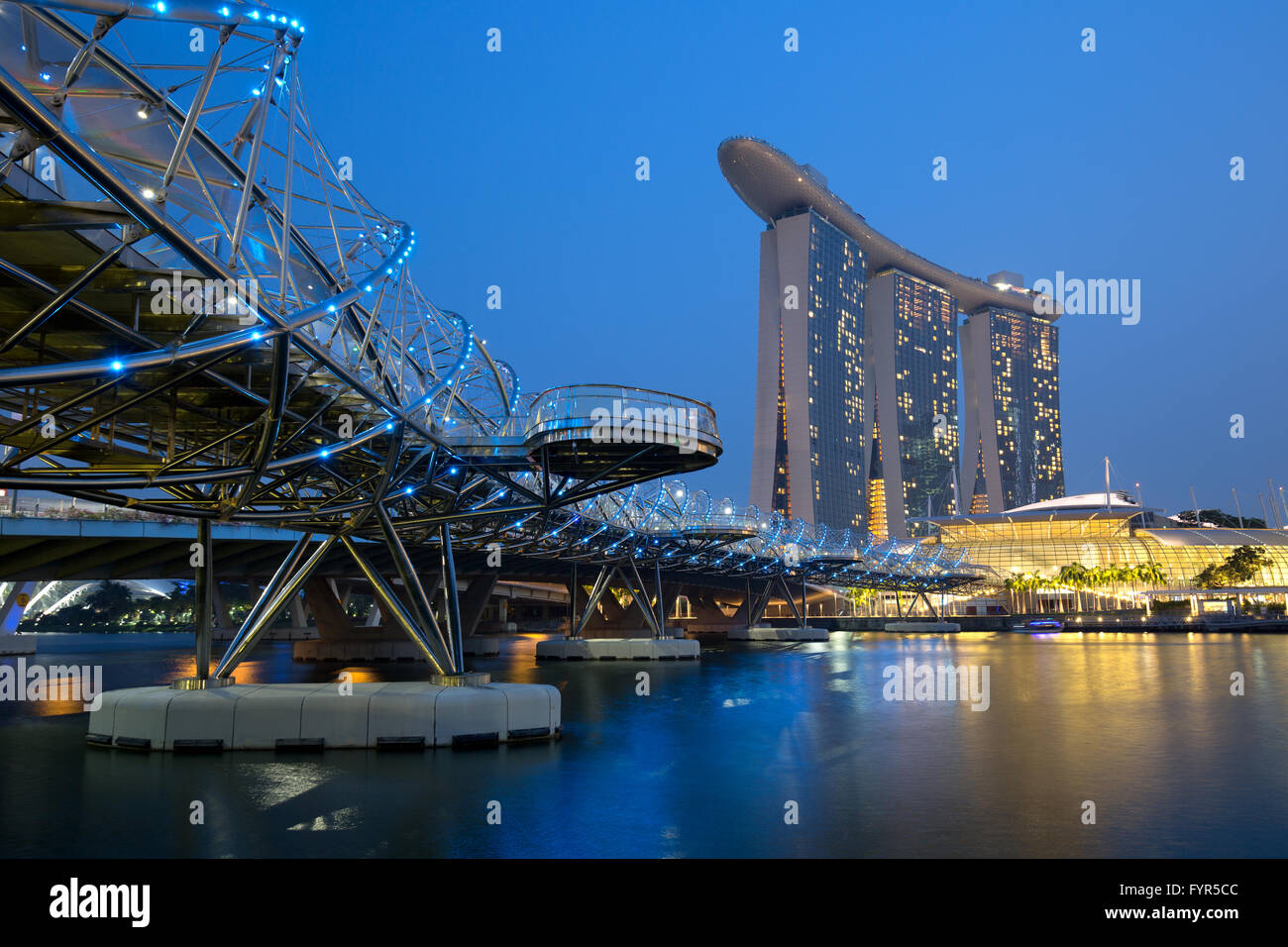 Singapur Singapore Marina Bay City Skyline Bei Nacht Stock Photo Alamy