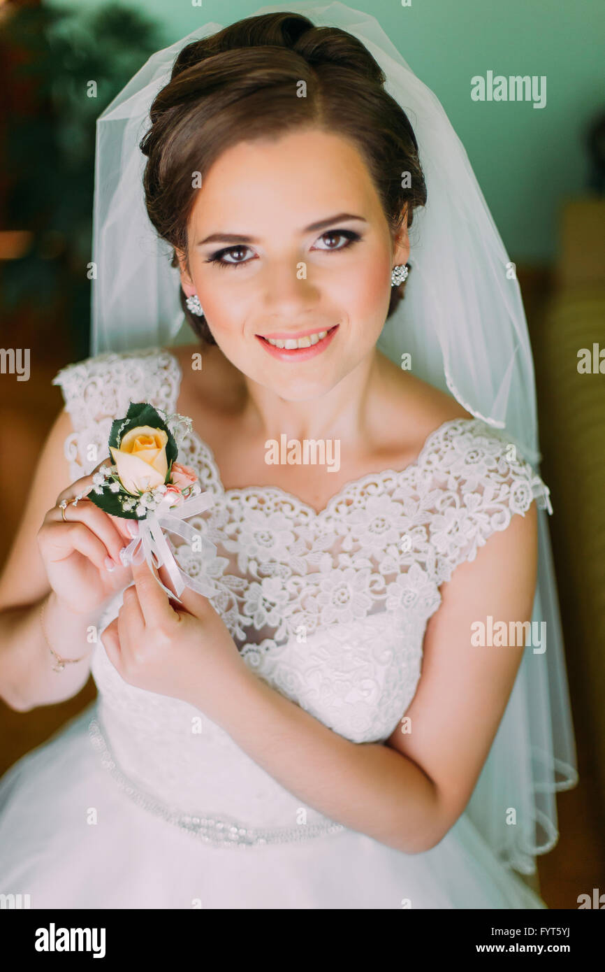 Bride wearing veil close up hi-res stock photography and images - Alamy