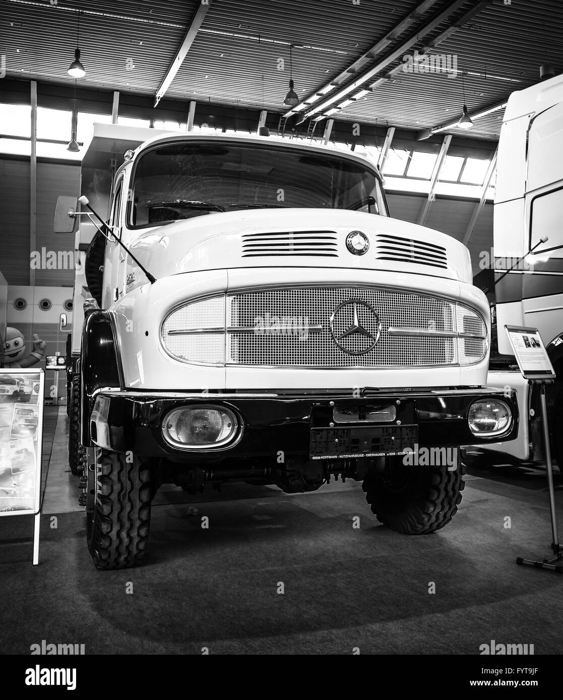 Mercedes benz 2624 Black and White Stock Photos & Images - Alamy