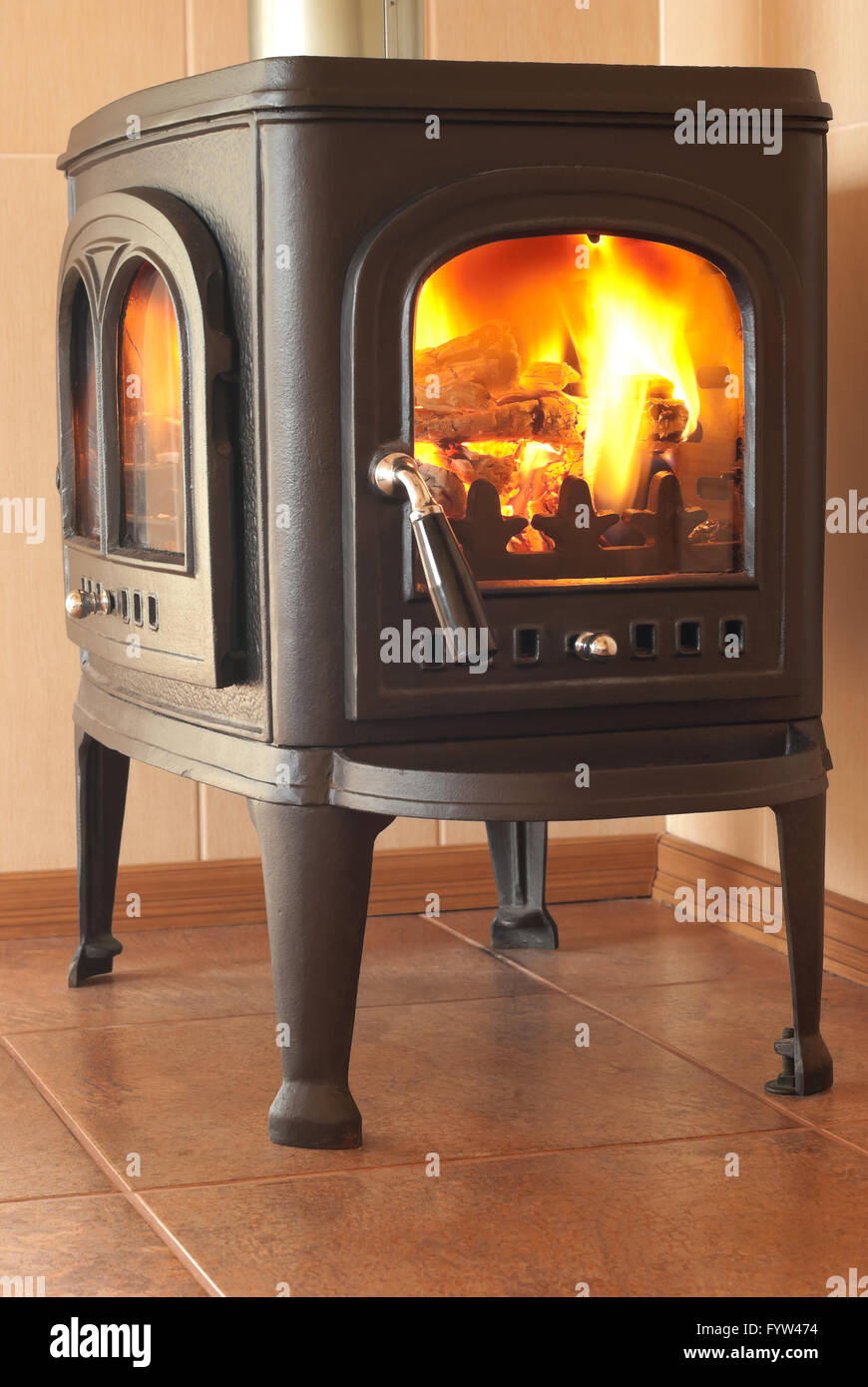 Cast iron stove hires stock photography and images Alamy
