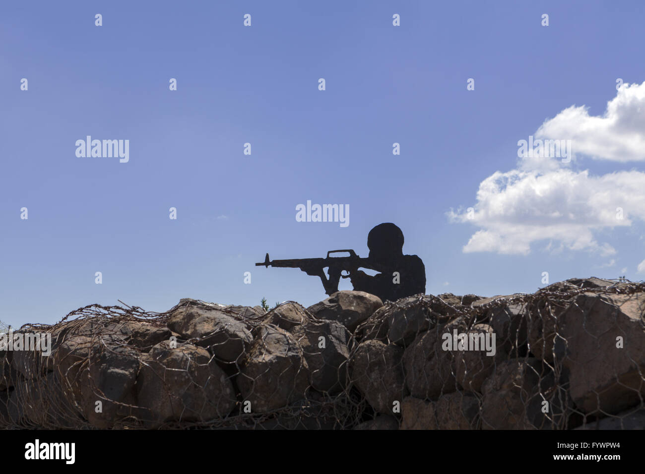 Silhouette soldier aiming gun hi-res stock photography and images - Alamy