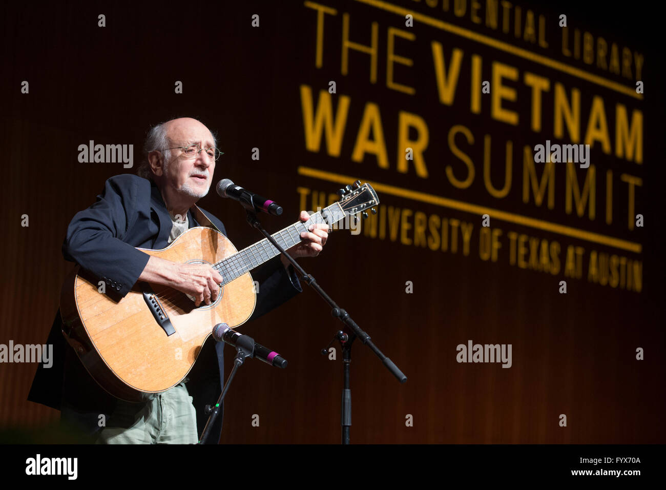 Folk singer Peter Yarrow of Peter Paul and Mary sings 'Where Have All the Flowers Gone' at Vietnam War Summit at LBJ Library Stock Photo