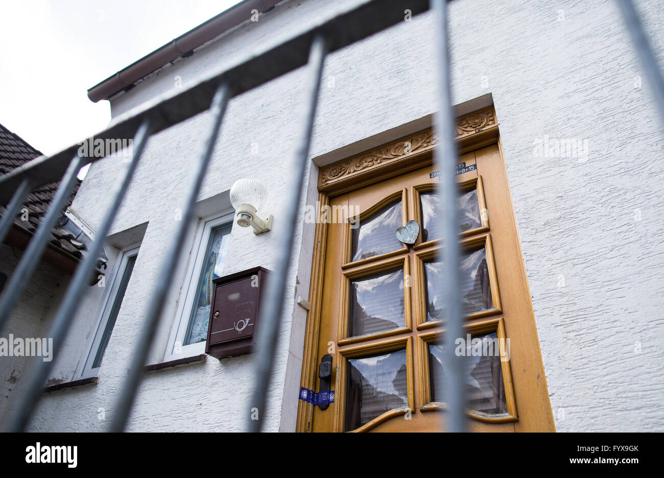 A house in Hoexter, Germany, 29 April 2016. A woman was held captive for weeks in a secluded house and eventually died of heavy abuse, according to the prosecution. The findings imply that the woman met her tantaliser through a partnering advert. PHOTO: MARCEL KUSCH/dpa Stock Photo