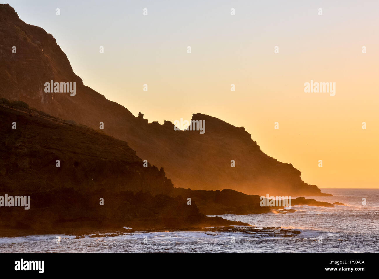 Sea Setting Example The Sun Setting in the Sea Stock Photo - Alamy