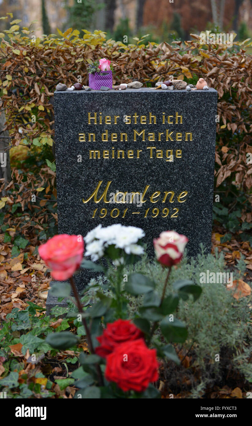 Tombstone, grave of Marlene Dietrich, Stadtischer Friedhof III, Stubenrauchstrasse, Tempelhof-Schoneberg, Friedenau, Berlin, Germany / Städtischer Friedhof III, Tempelhof-Schöneberg Stock Photo