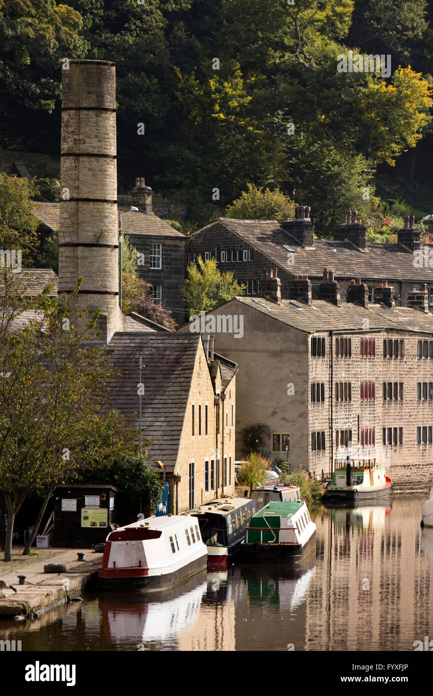 UK, England, Yorkshire, Calderdale, Hebden Bridge, narrowboats moored on Rochdale Canal at New Road Basin Stock Photo