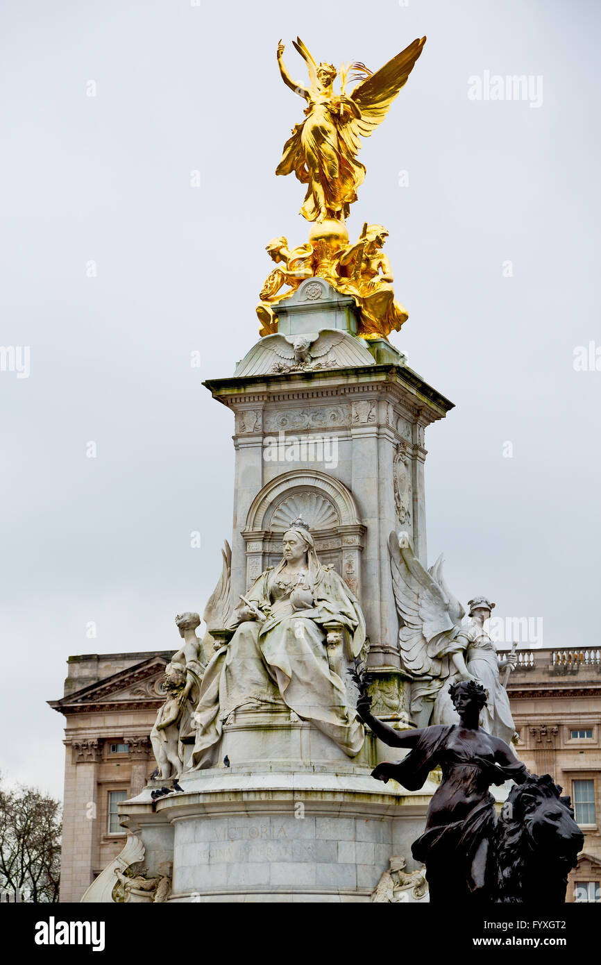 historic marble and statue in england Stock Photo Alamy