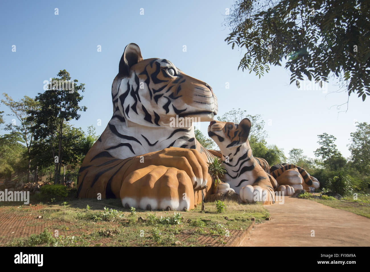 THAILAND KANCHANABURI TIGER TEMPLE Stock Photo - Alamy