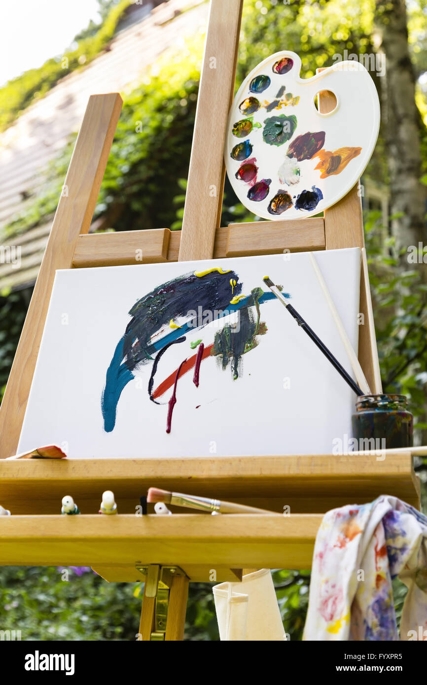 easel with canvas in a garden Stock Photo Alamy