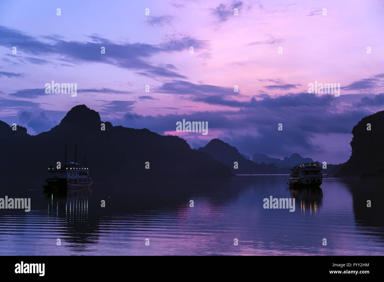 Sunrise in Halong Bay, Vietnam Stock Photo