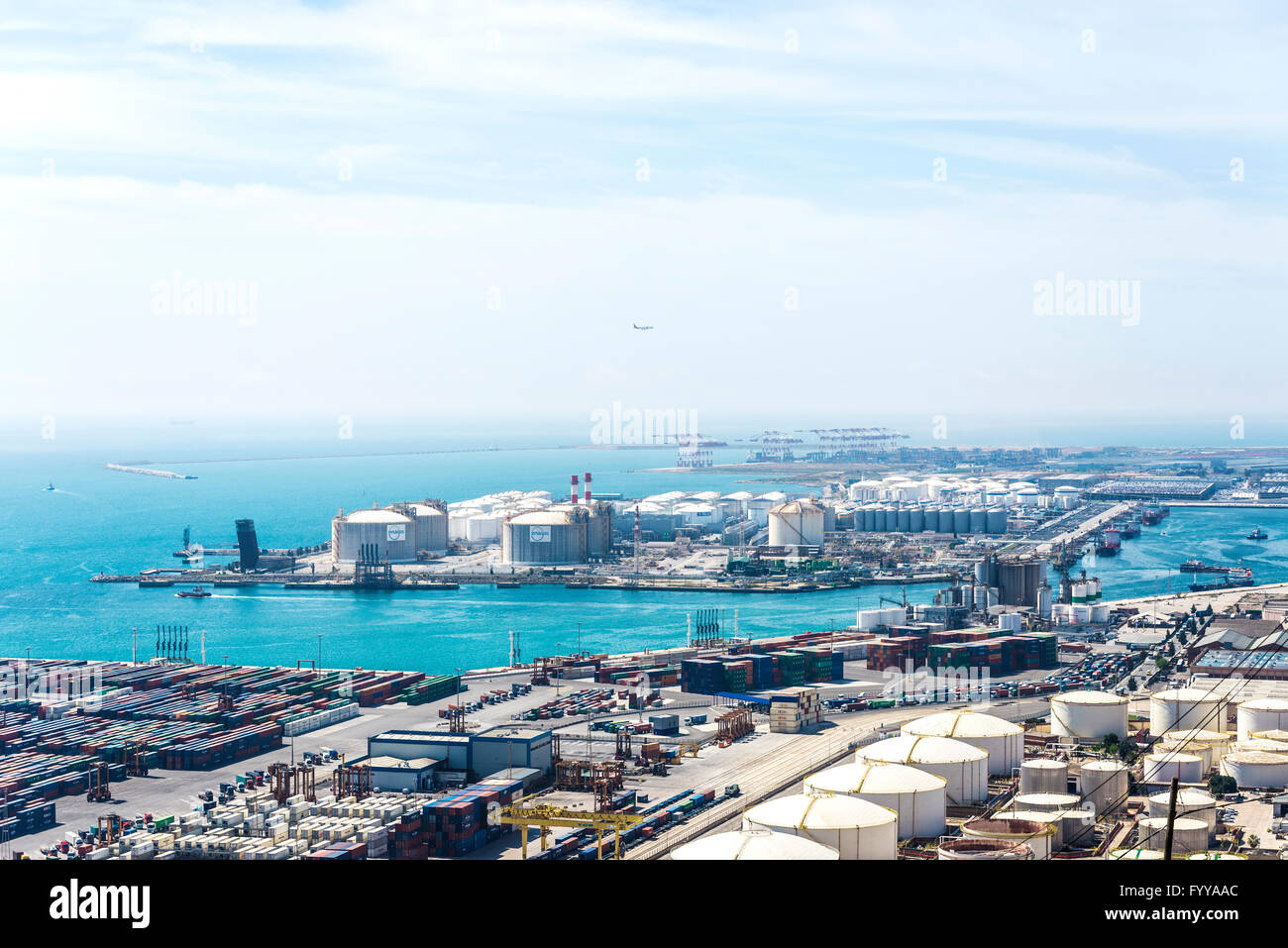 Container ship crane barcelona hires stock photography and images Alamy