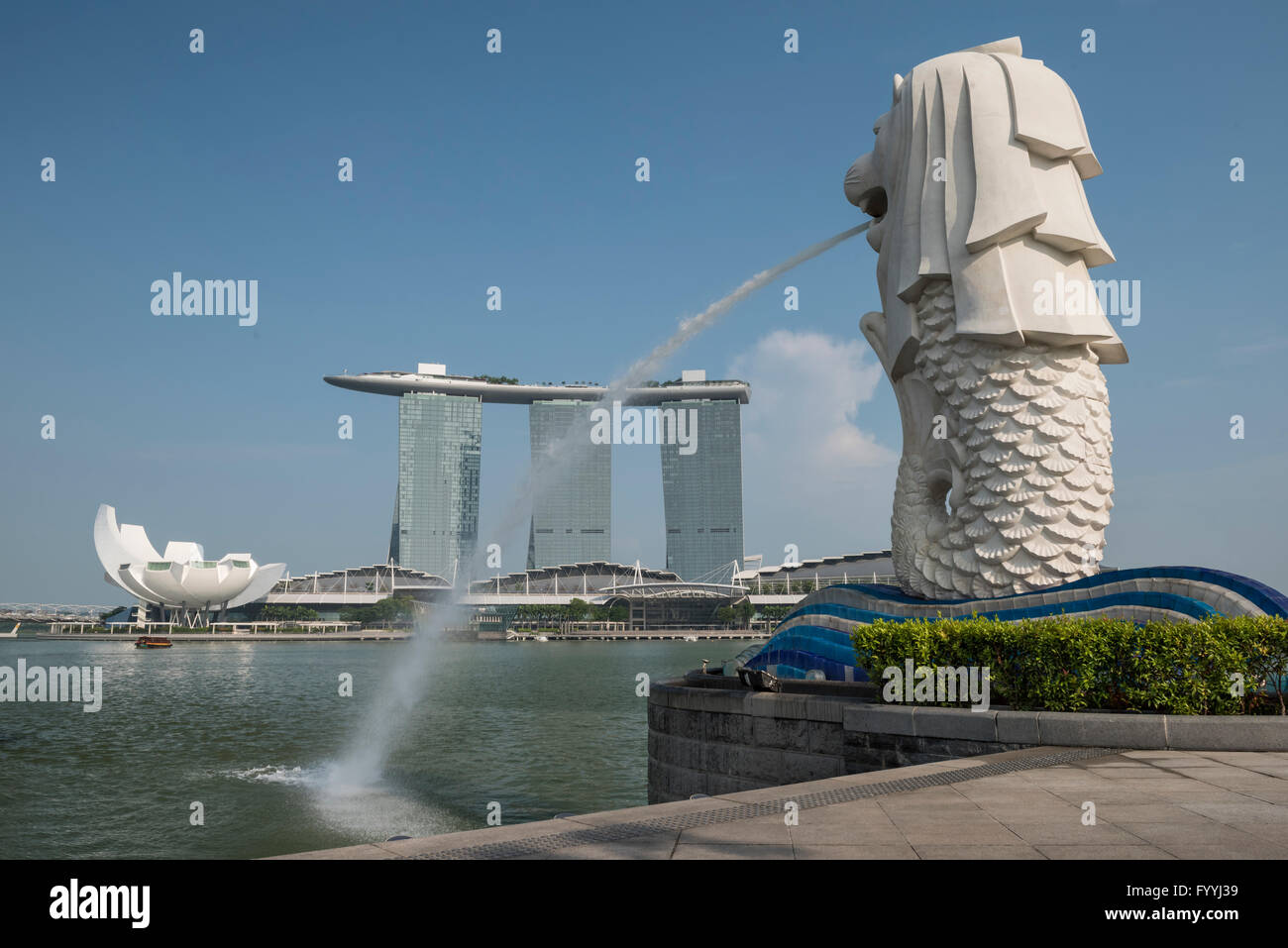The Merlion and Marina Bay Sands Hotel, Singapore Stock Photo - Alamy
