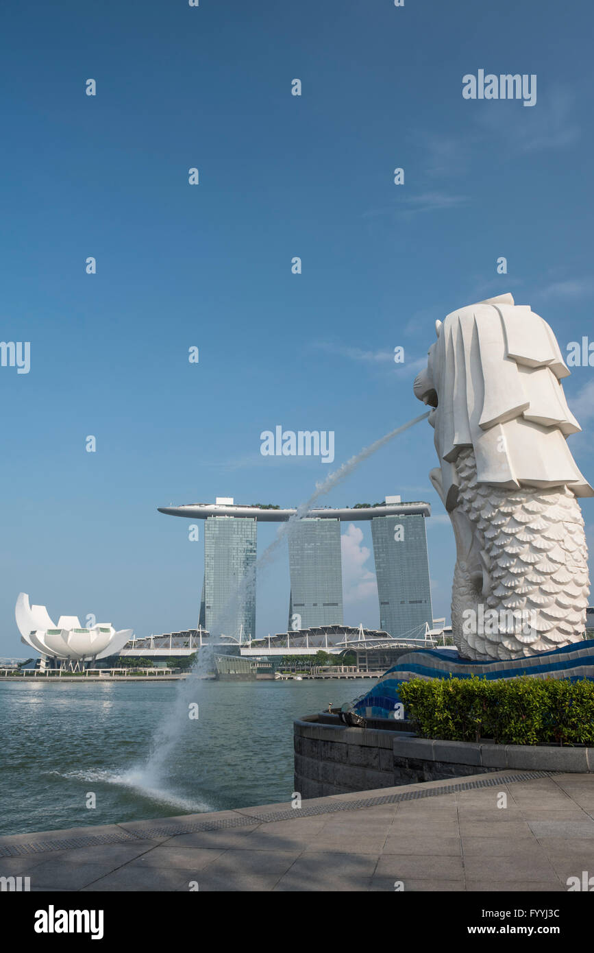 The Merlion and Marina Bay Sands Hotel, Singapore Stock Photo - Alamy