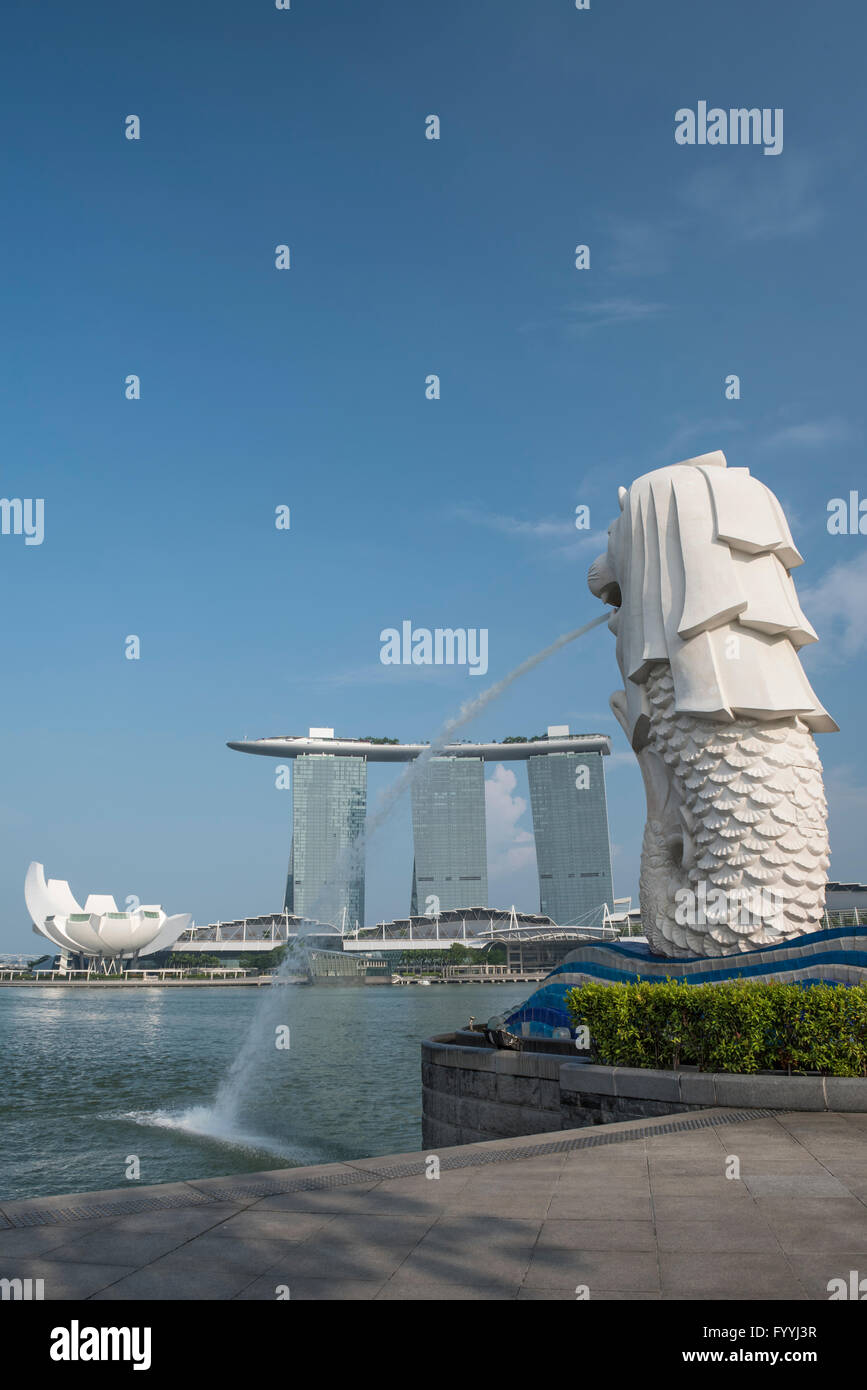 The Merlion and Marina Bay Sands Hotel, Singapore Stock Photo - Alamy