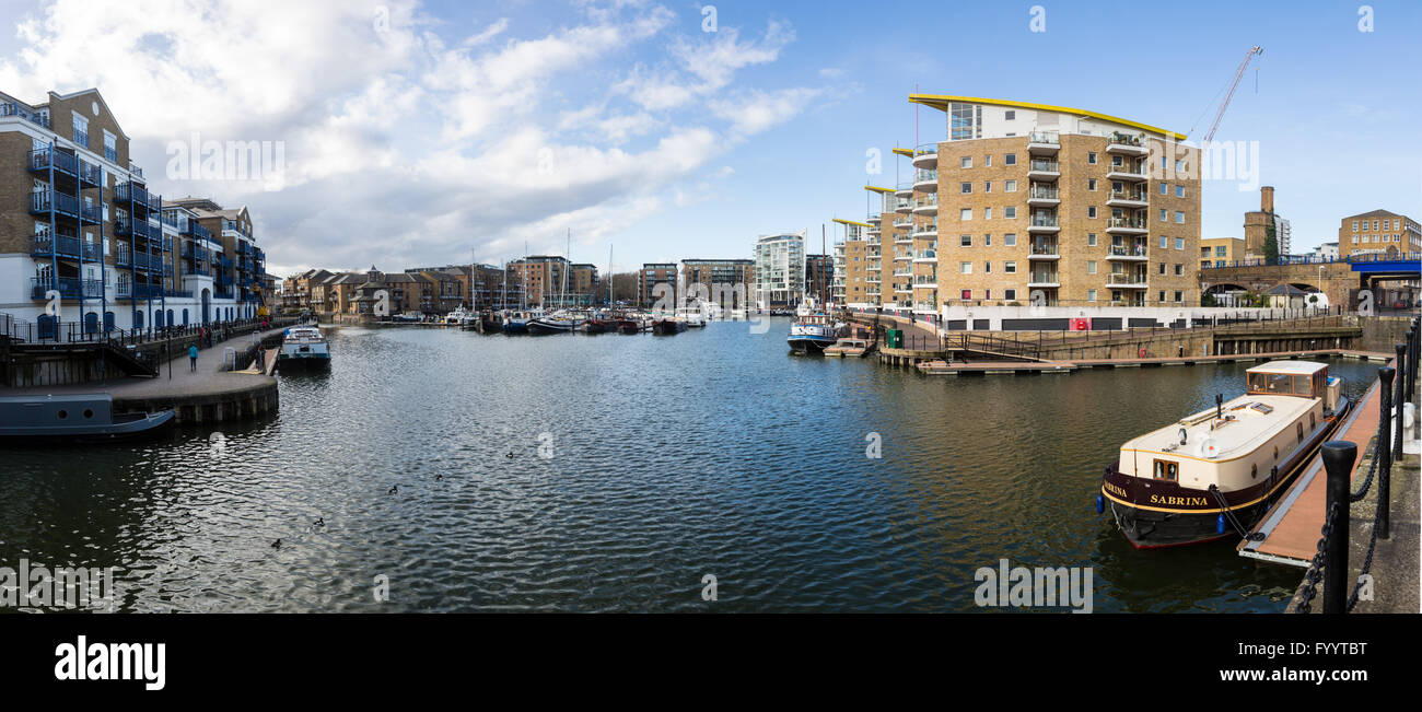 Skyline of Limehouse Basin Marina in London Stock Photo Alamy
