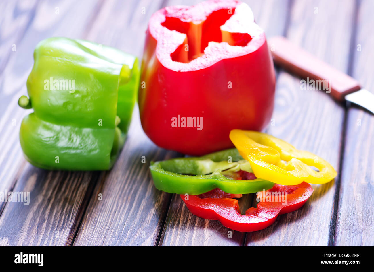 Table Peper color sweet pepper on the wooden table Stock Photo - Alamy