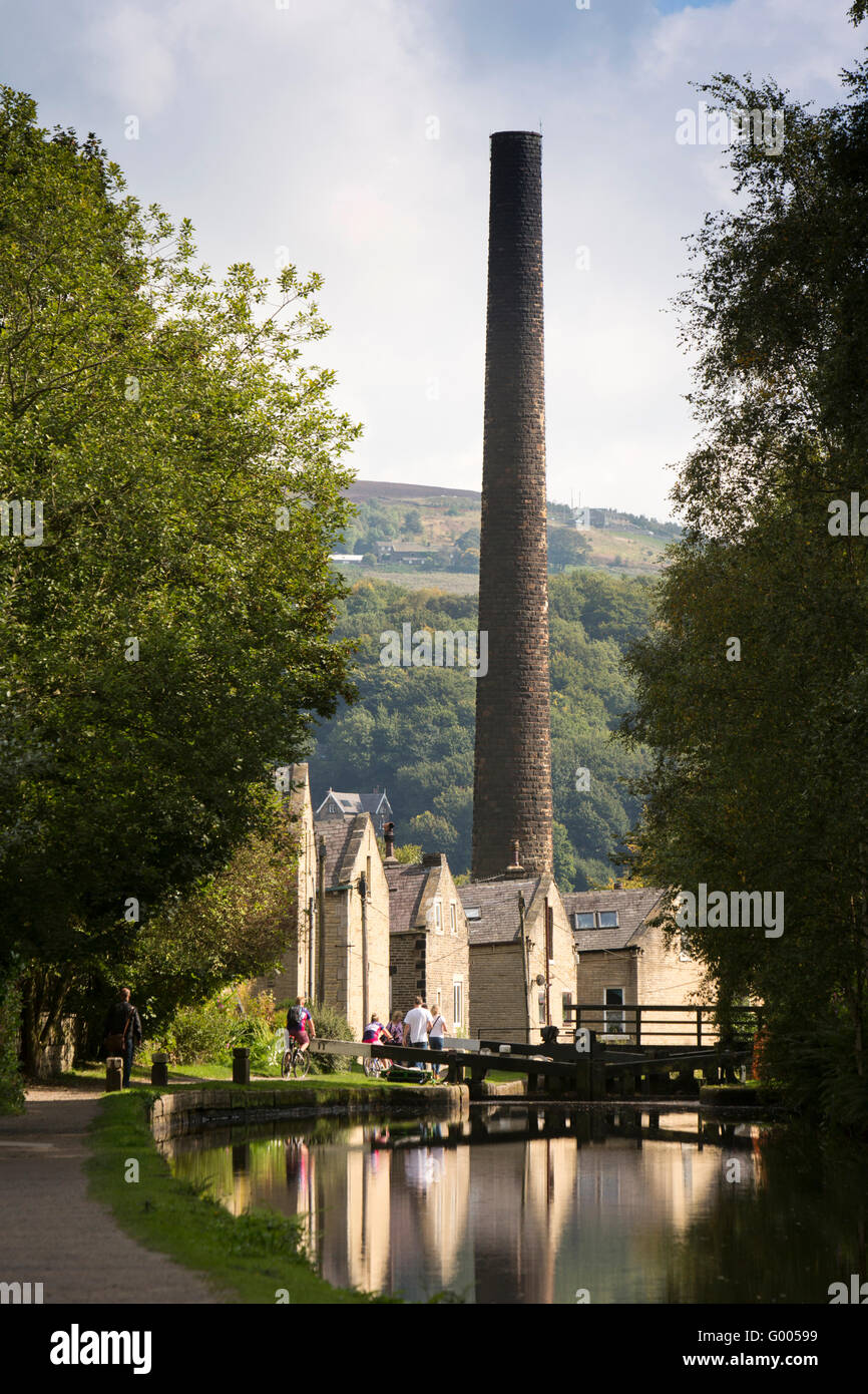 UK, England, Yorkshire, Calderdale, Hebden Bridge, end terraced houses beside Rochdale Canal towpath Stock Photo
