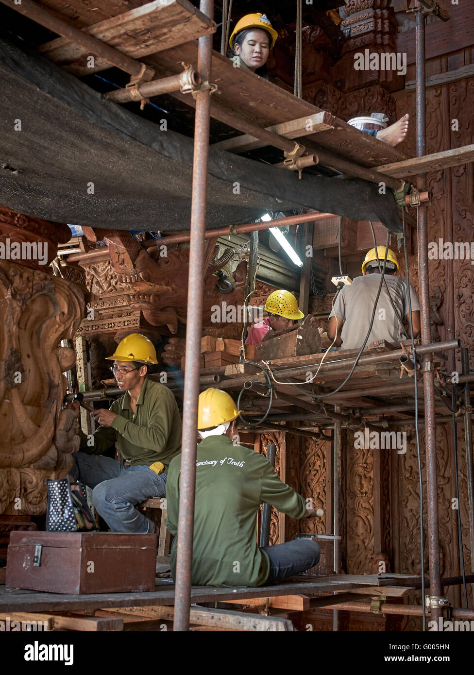 Builders in hard hats hi-res stock photography and images - Page 3 - Alamy