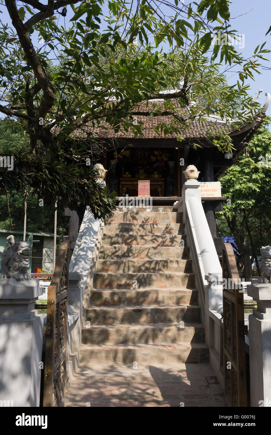One Pillar Pagoda Stock Photo Alamy
