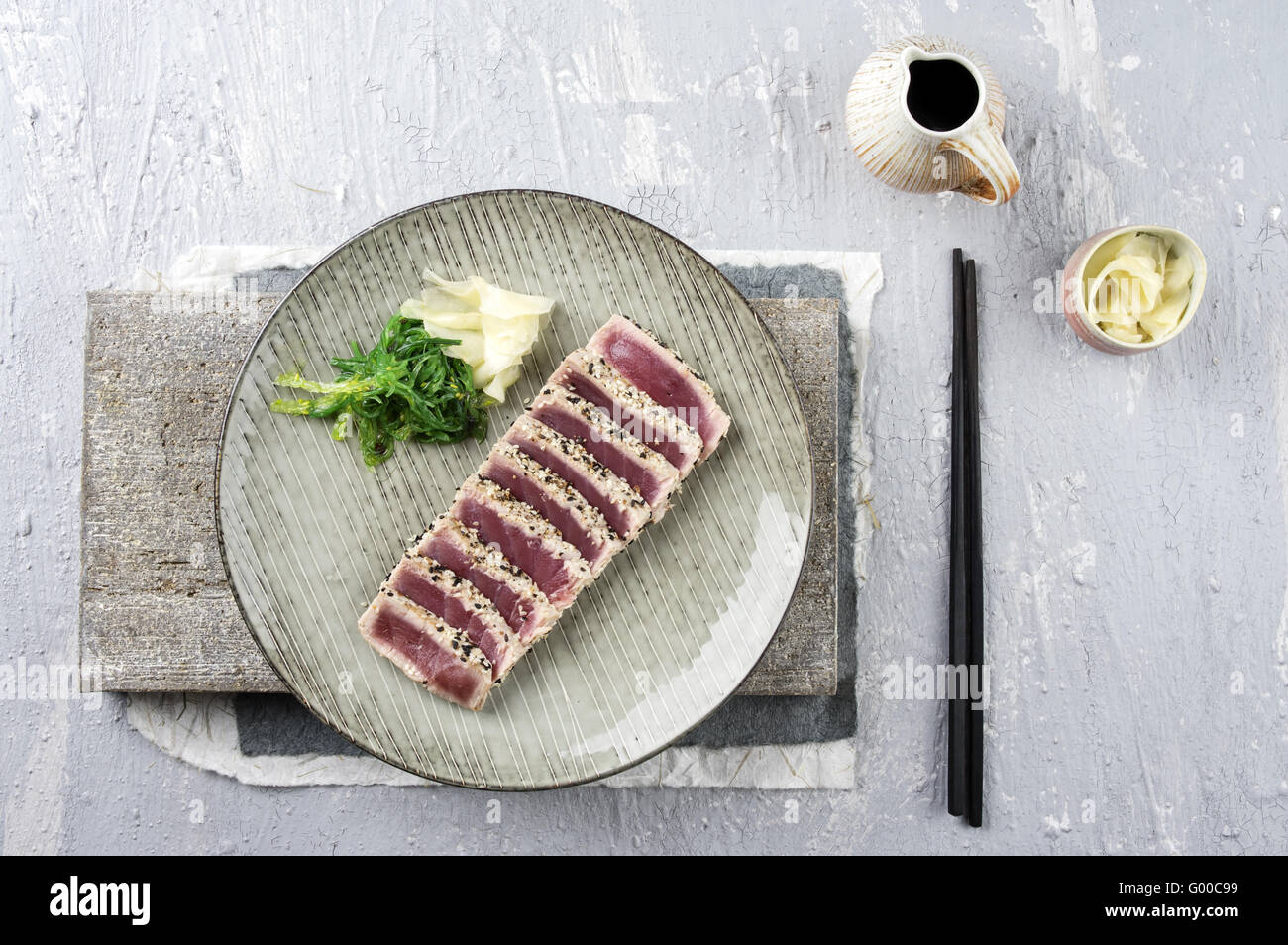 Bluefin tuna tataki with sesame hires stock photography and images Alamy